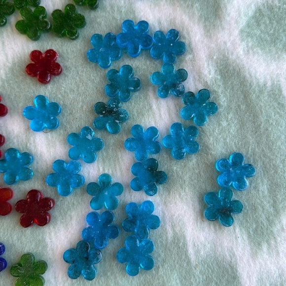 NEW Decorative Glass Flowers in multiple colors - Picture 3 of 7